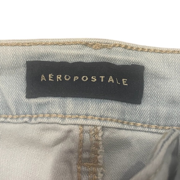 Aeropostale high waisted midi light wash jean shorts with rips size 6 - Picture 7 of 9